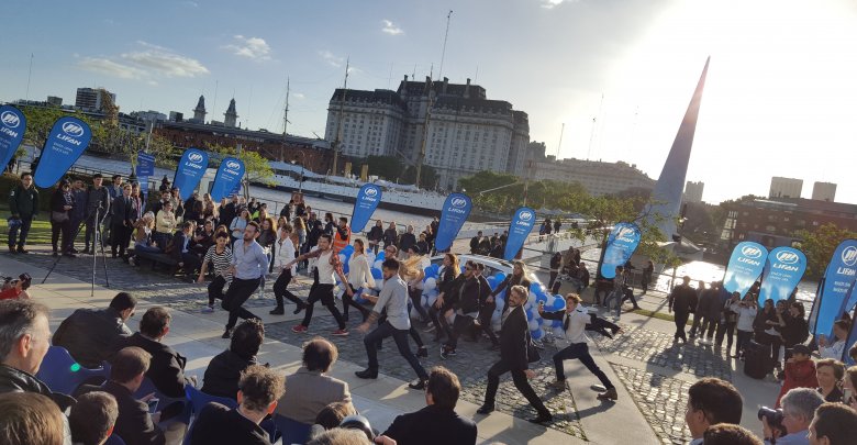 ¡temblor en puerto madero! lifan presentó con un flashmob el x50 y respondió a la pregunta: ¿cómo es el auto que soñás y podés pagar?